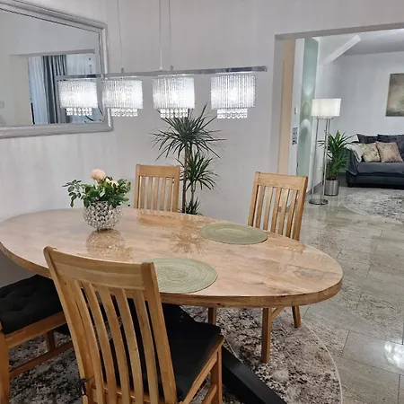 Modern & Gemuetlich Xl Daire *